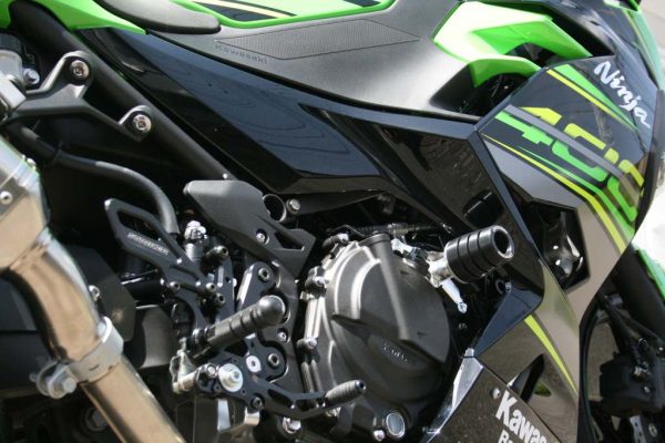 ストライカー(STRIKER) ガードスライダー(アッパー) Ninja250R